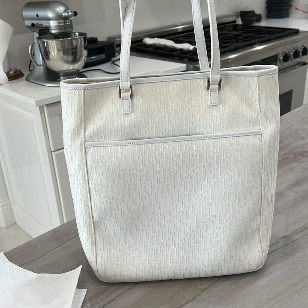 Beautiful Christian Dior tote trotter bag with authenticity card and dust bag - Picture 4 of 9